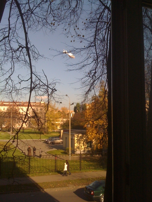 А из нашего окна. Вертолёт